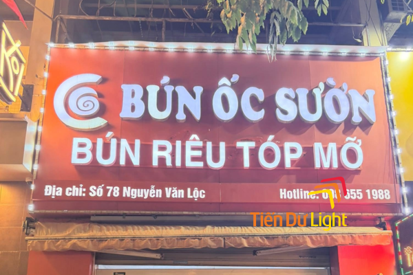 Bảng hiệu bún ốc thiết kế bắt mắt, giúp quán tạo dấu ấn riêng