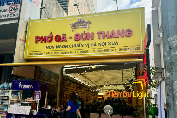 Bảng hiệu bún thang làm từ đa dạng vật liệu