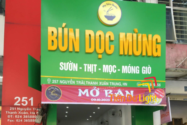 Bảng hiệu bún dọc mùng nổi bật, giúp quán ăn thu hút