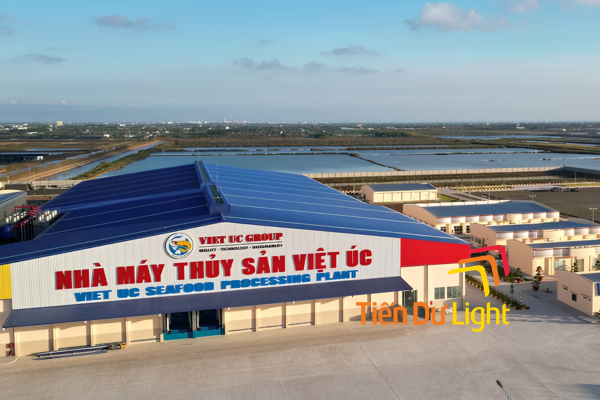 Bảng hiệu nhà máy chế biến thủy sản được thiết kế nổi bật, chuyên nghiệp