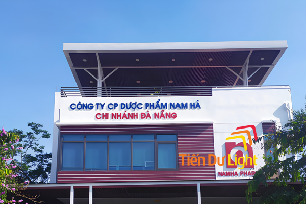 Bảng hiệu nhà máy dược liệu: Làm sao để vừa đẹp vừa bền ngoài trời?