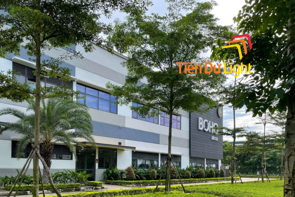 Bảng hiệu nhà máy nội thất nổi bật với thiết kế chắc chắn, sang trọng