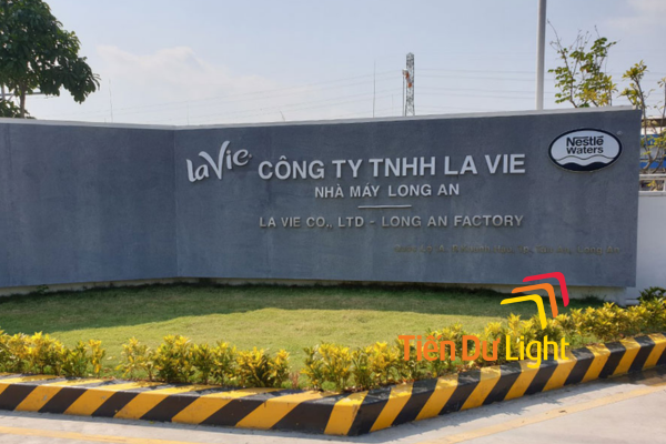 Bảng hiệu nhà máy nước đóng chai đẹp, hiện đại và bền vững