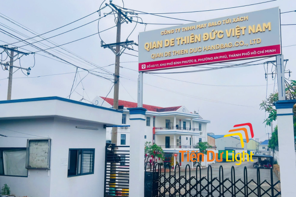 Mẫu bảng hiệu nhà máy sản xuất balo đẹp, hiện đại, chuyên nghiệp