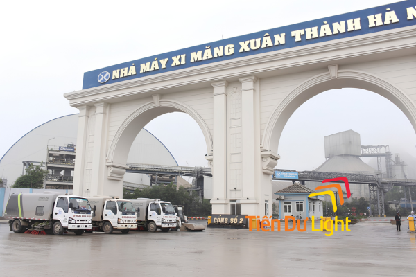 Mẫu bảng hiệu nhà máy vật liệu xây dựng hiện đại, sử dụng vật liệu bền