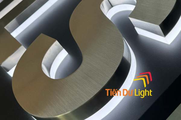 Chữ nổi inox trắng sáng chân, tạo điểm nhấn thương hiệu