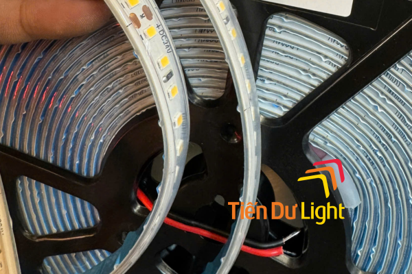 Khoảng cách LED tối ưu trong chữ nổi phát sáng: Tiêu chuẩn và cách áp dụng