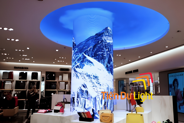Màn hình LED cột trụ đa hướng, tăng hiệu quả truyền thông 