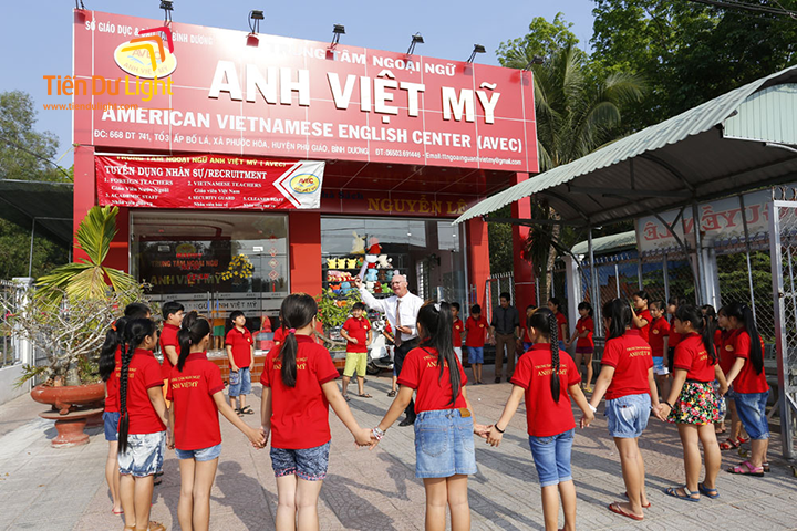 Bảng hiệu trung tâm ngoại ngữ đẹp