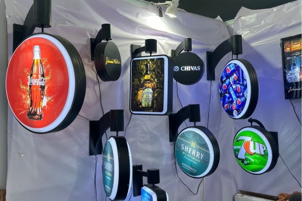 Biển xoay 360 độ hiện đại