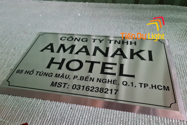Mẫu biển inox ăn mòn công ty