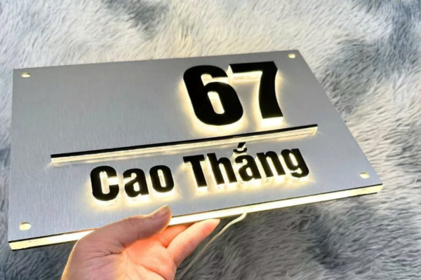 Biển số nhà sáng chân