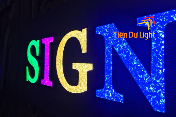 Chữ acrylic sáng đèn