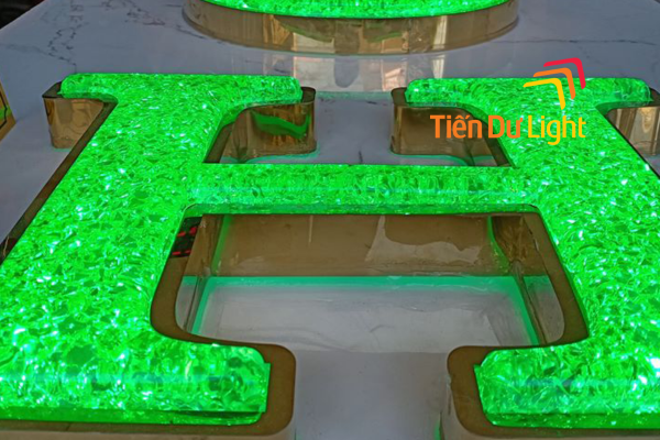 Mẫu chữ đá acrylic đẹp