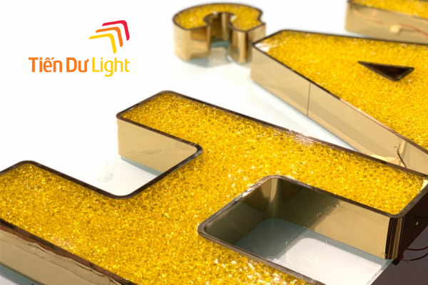 Chữ đá acrylic là gì?