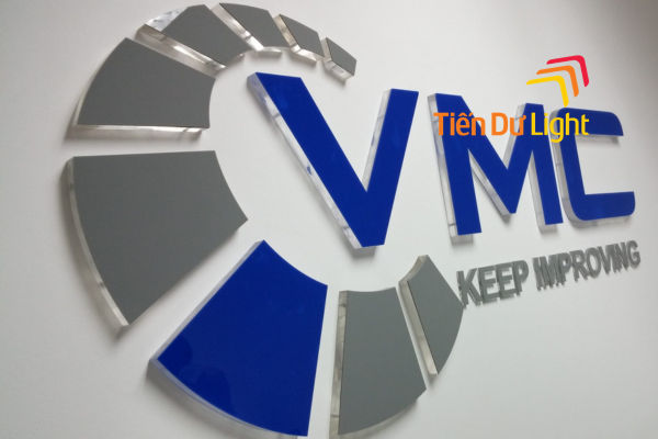 Chữ mica chân mica trong gắn tường