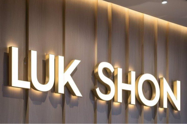 Ưu điểm chữ mica phát sáng