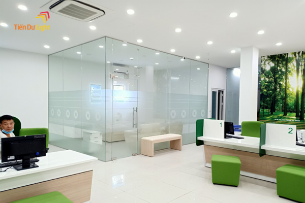 Tiến Dư chuyên thi công các loại decal dán kính ngân hàng