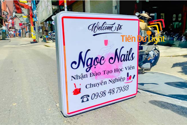 Mẫu hộp đèn nail vuông