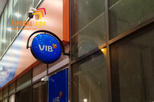 Thi công hộp đèn vẫy chuyên nghiệp, bền đẹp tại mọi không gian