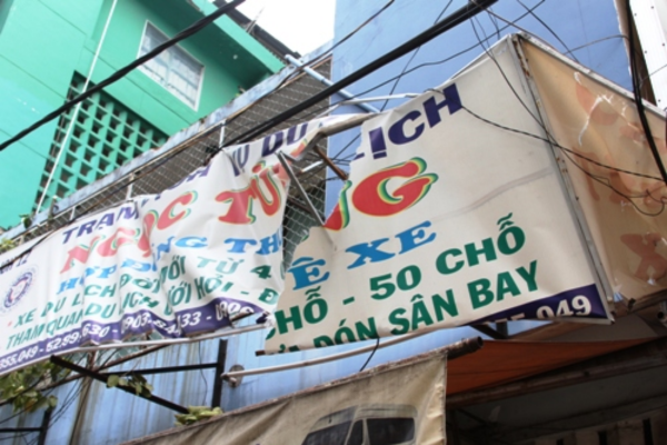 In bạt giá rẻ nhanh phai màu bong tróc