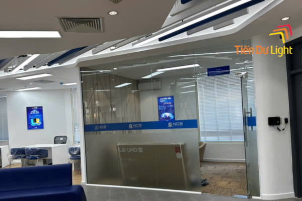 Dán decal kính tận dụng không gian hiệu quả