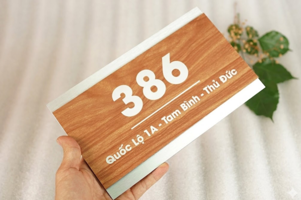 Khắc biển số nhà trên gỗ