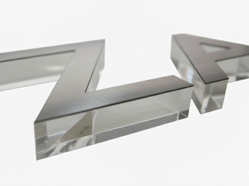 Chữ mica mặt kim loại