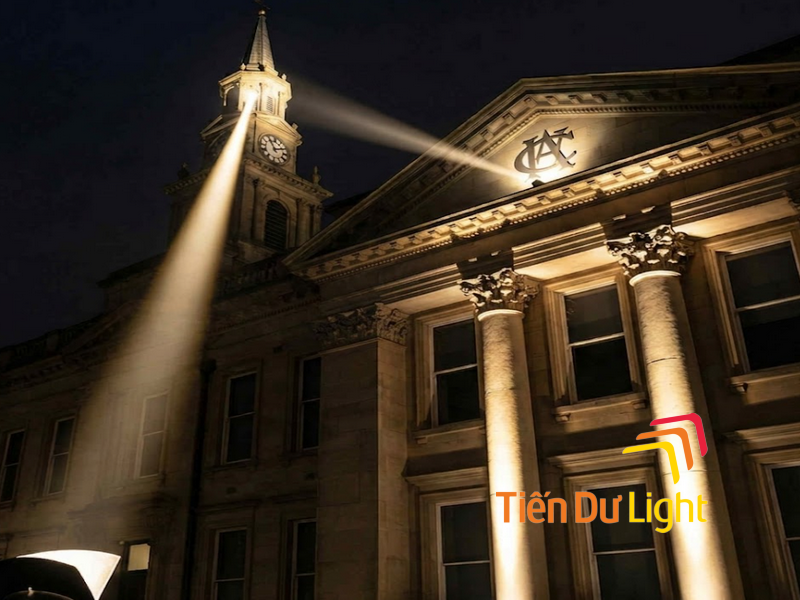 Đèn spotlight chiếu điểm