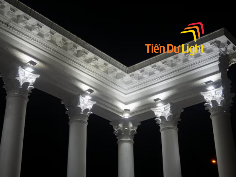 Đèn spotlight chiếu điểm