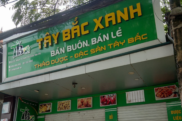 Biển quảng cáo đặc sản Tây Bắc mang phong cách mộc – gần gũi – truyền thống