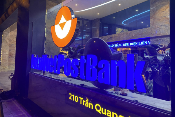 Ưu điểm chữ mica hộp đèn