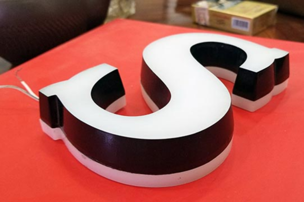 Chữ mica có đèn 