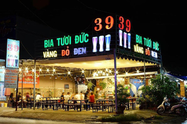 Kết hợp các loại bảng hiệu tăng khả năng thu hút