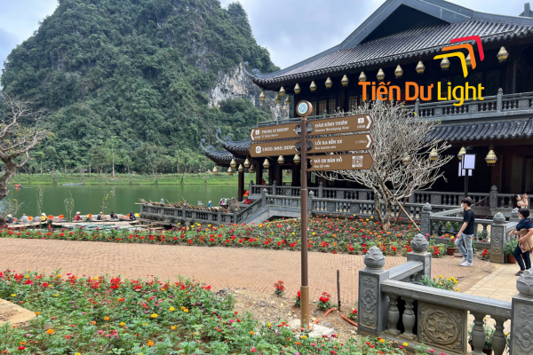 Biển chỉ dẫn khu du lịch Ninh Bình