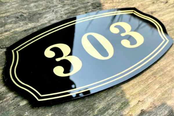 Biển số phòng mica