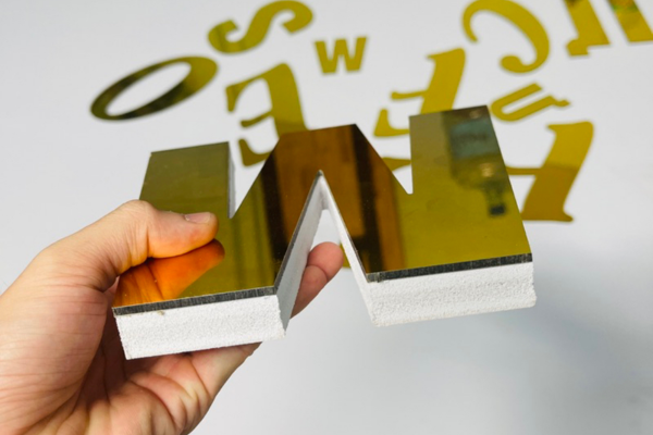 Ưu điểm chữ alu gương chân fomex