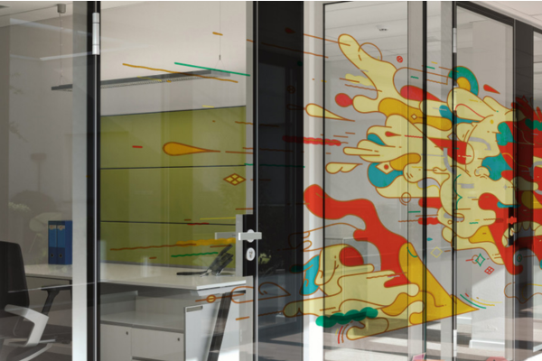 Ứng dụng decal dán kính
