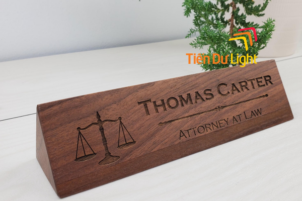 Beautiful wooden desk nameplate designs