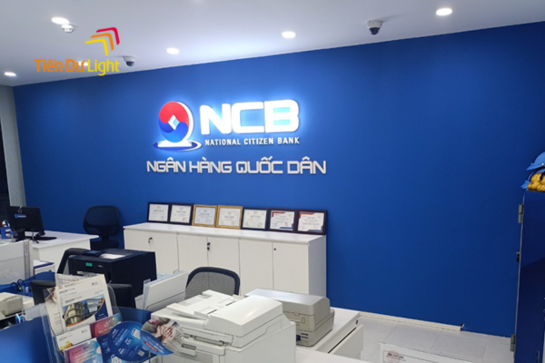 Backdrop chữ nổi ngân hàng